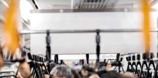 Fnac des Champs-Élysées : une braderie désastreuse Fnac des Champs-Élysées